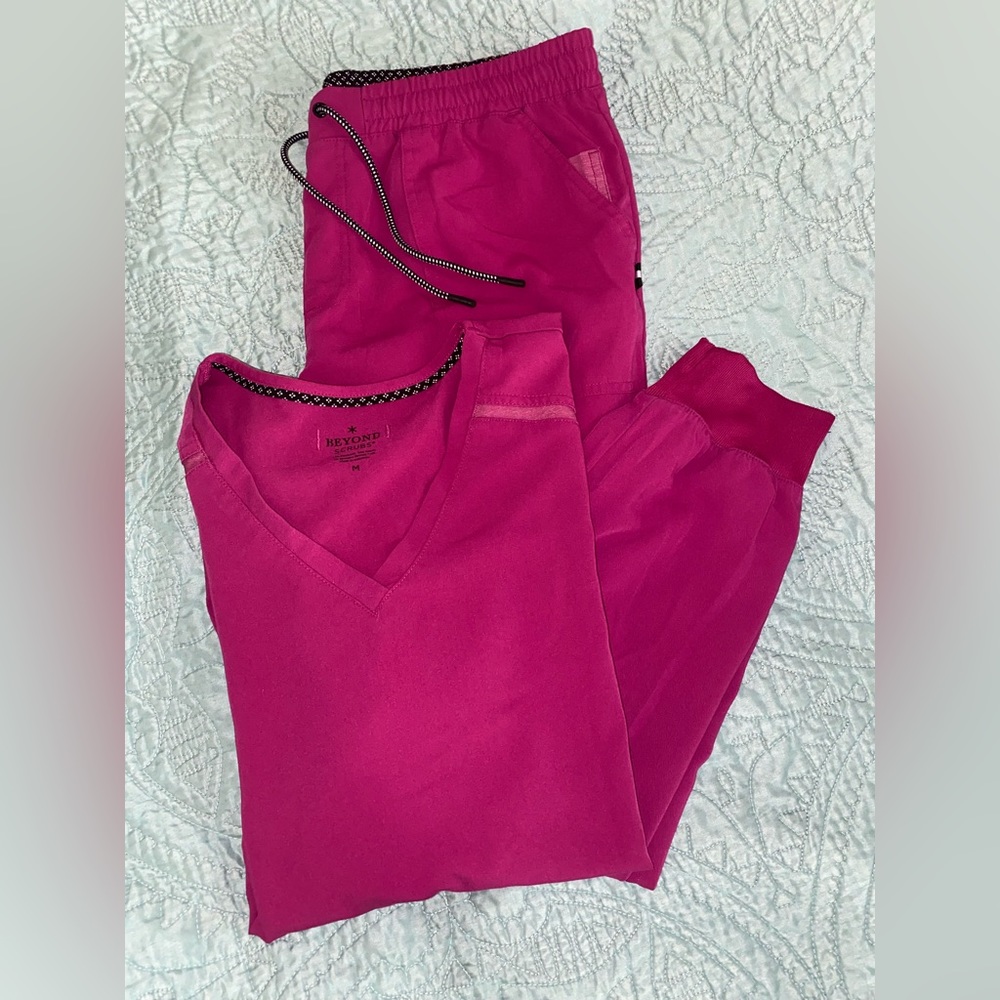 Beyond Scrubs - Pink Size Medium Jogger Set